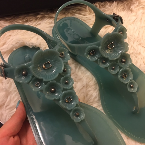 Sandals Coach in New Collection 2018 - Picture 3 of 4